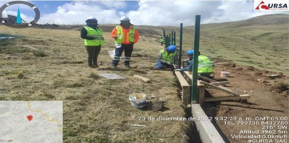 Instalación del cerco del cementerio de Fuerabamba